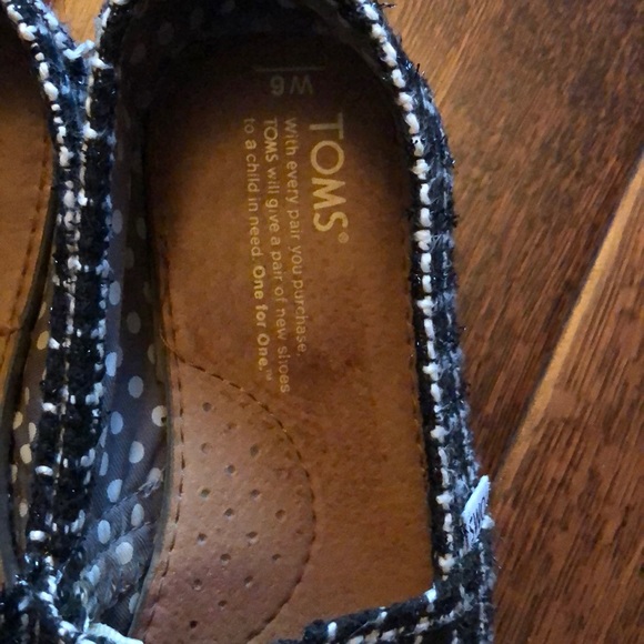 Tom’s size 6W - Picture 2 of 7